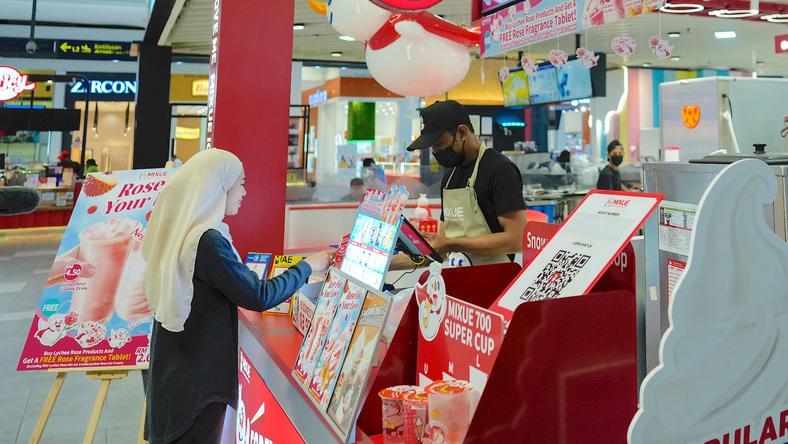 别再“卷”价格了,中餐出海真正的护城河是合规